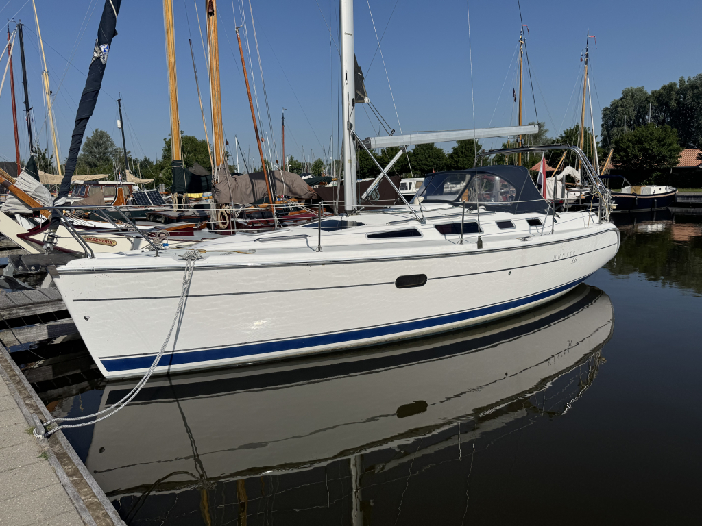 Hunter 356 — foto 2 van 72