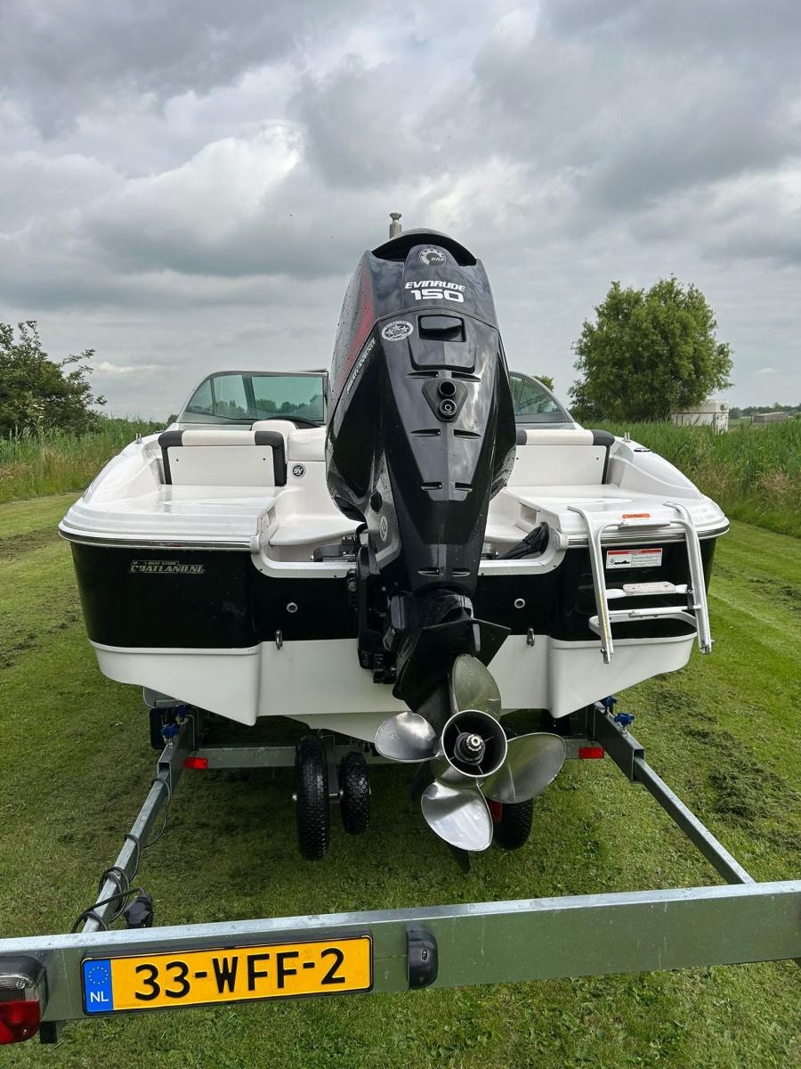 Four Winns H180 Bowrider outboard — foto 6 van 28